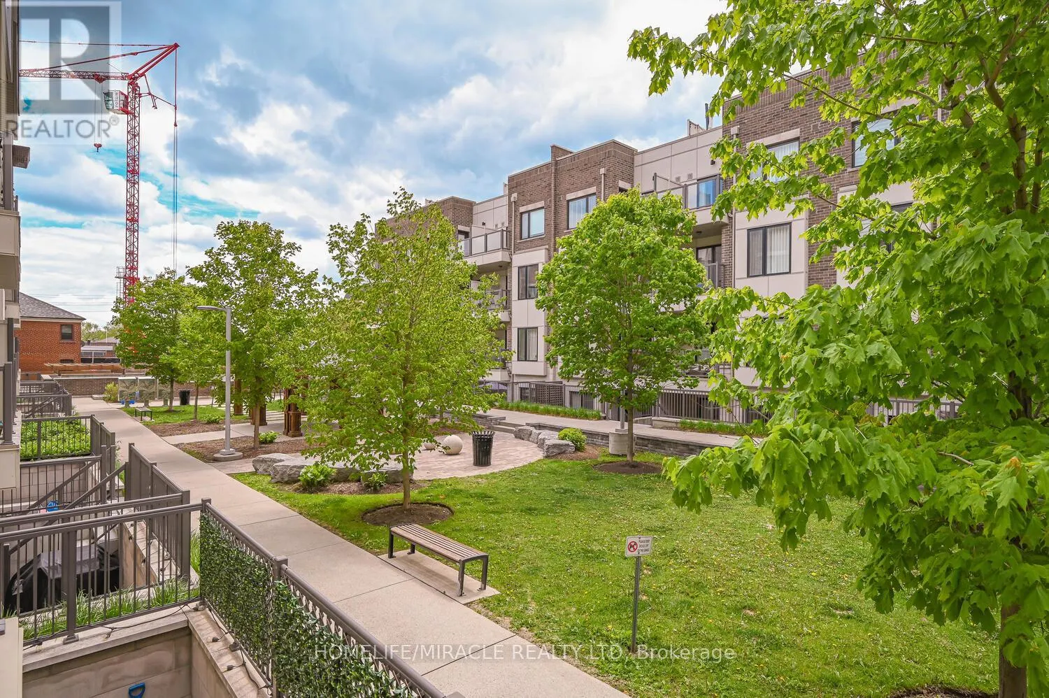 114 - 256 ROYAL YORK ROAD