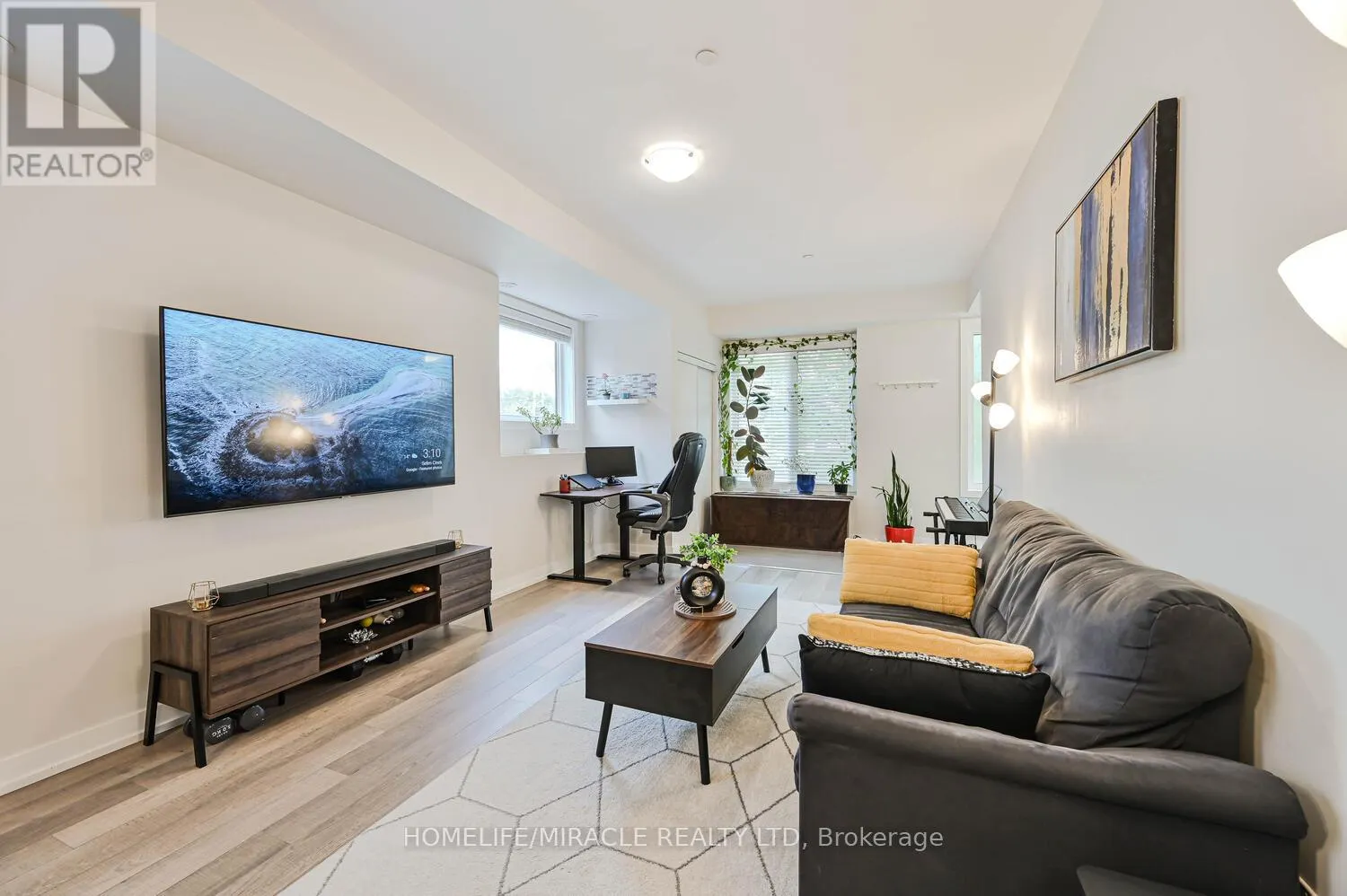 114 - 256 ROYAL YORK ROAD