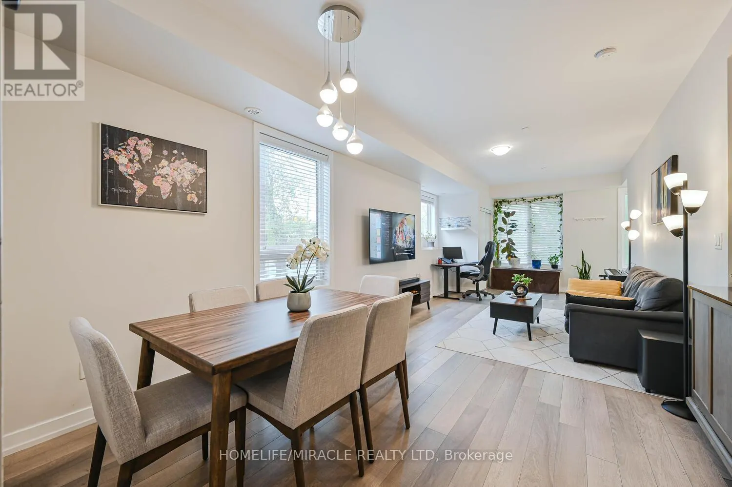 114 - 256 ROYAL YORK ROAD
