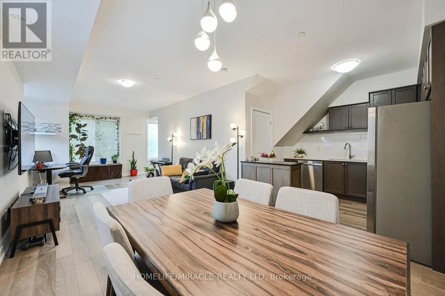 114 - 256 ROYAL YORK ROAD