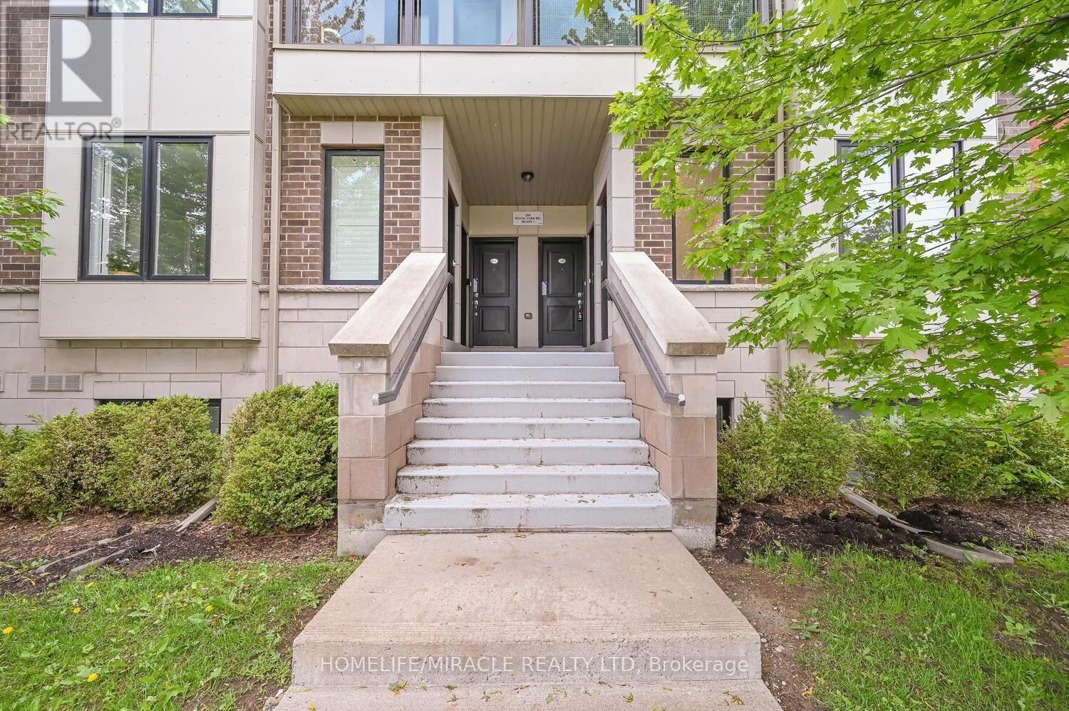 114 - 256 ROYAL YORK ROAD
