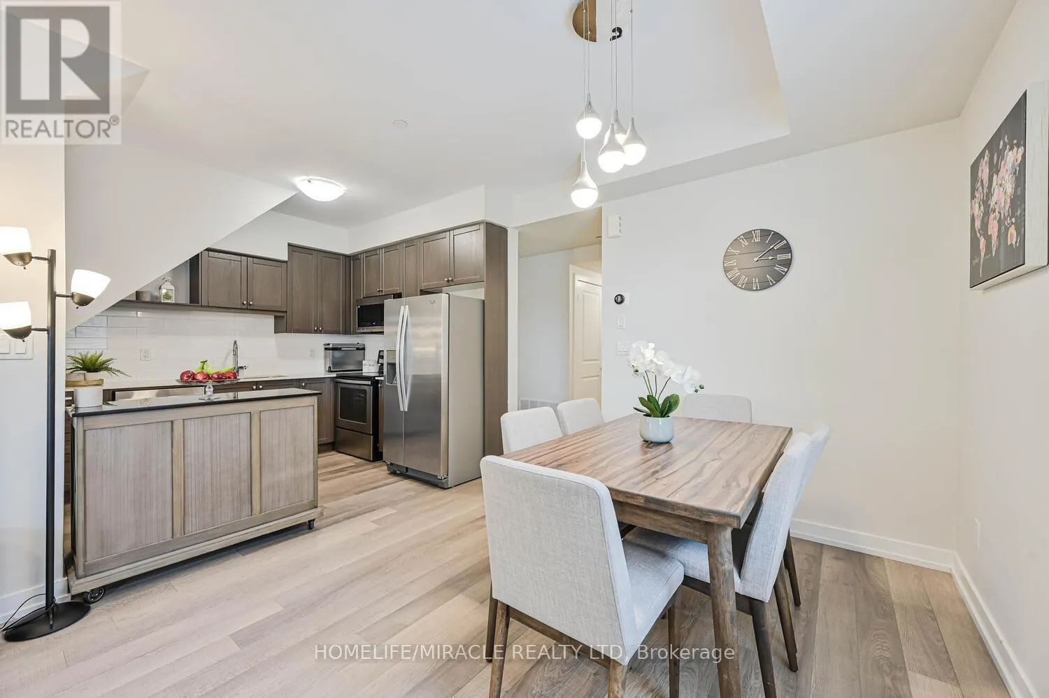 114 - 256 ROYAL YORK ROAD