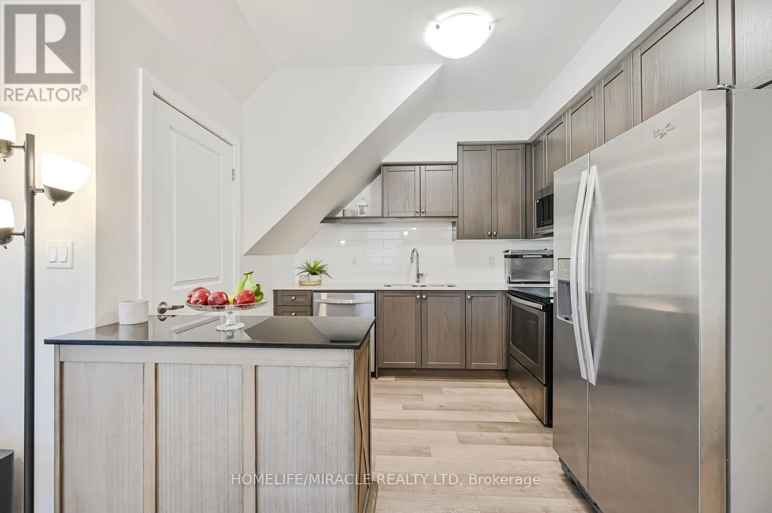 114 - 256 ROYAL YORK ROAD