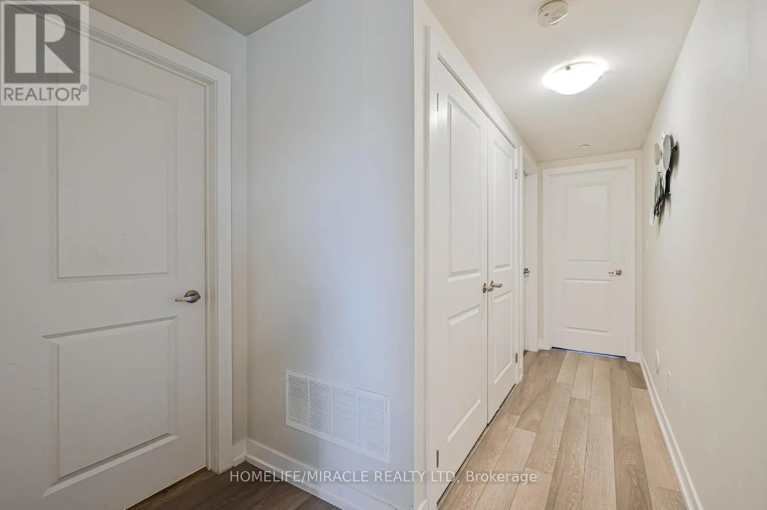 114 - 256 ROYAL YORK ROAD