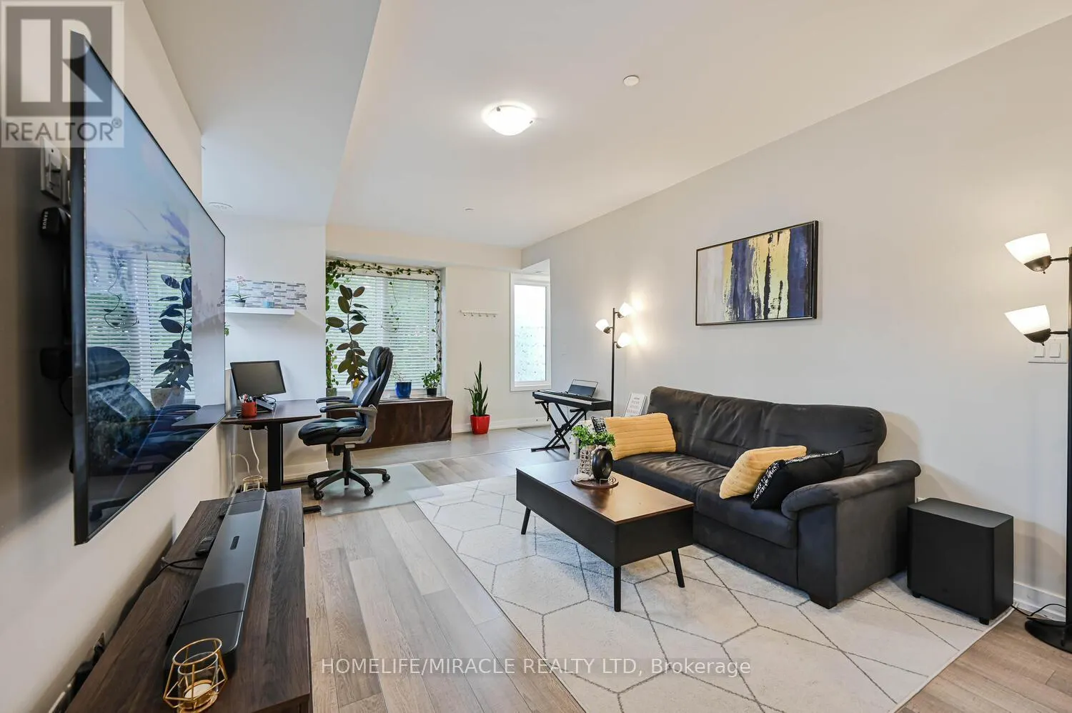 114 - 256 ROYAL YORK ROAD