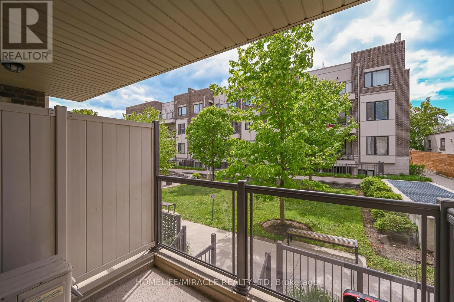 114 - 256 ROYAL YORK ROAD