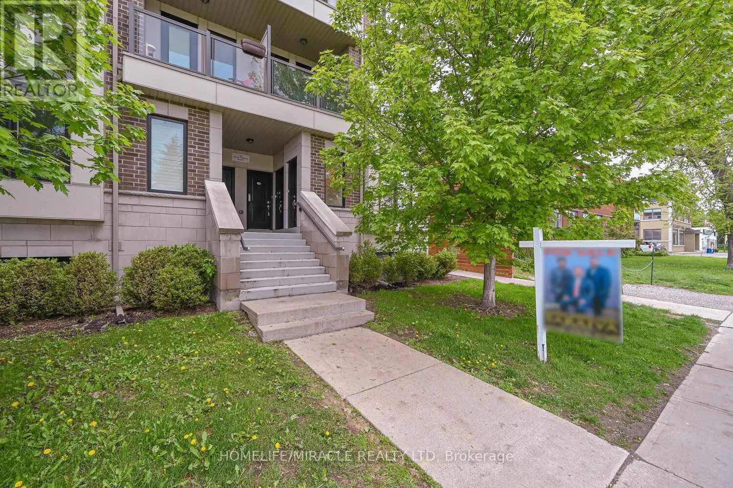 114 - 256 ROYAL YORK ROAD