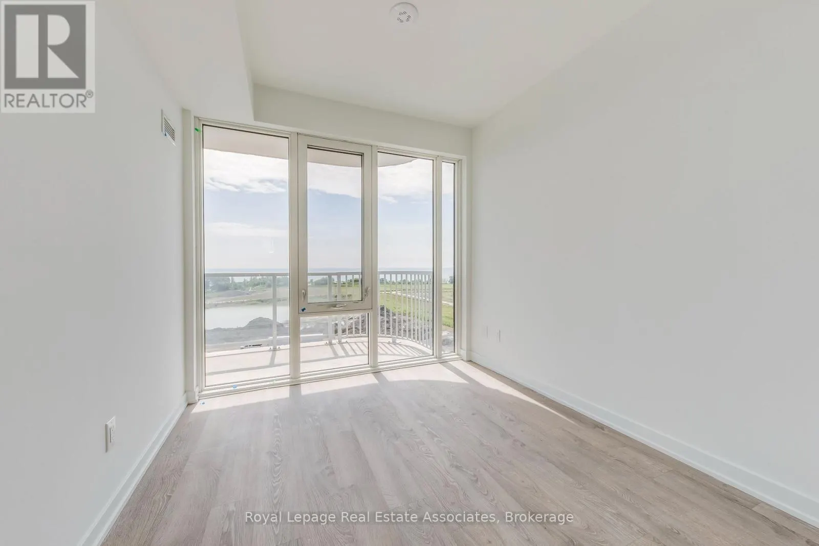 806 - 220 MISSINNIHE WAY