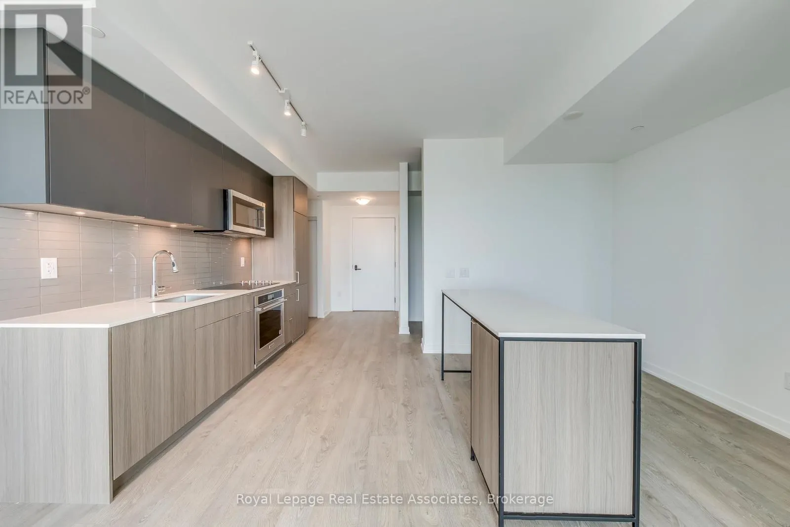 806 - 220 MISSINNIHE WAY