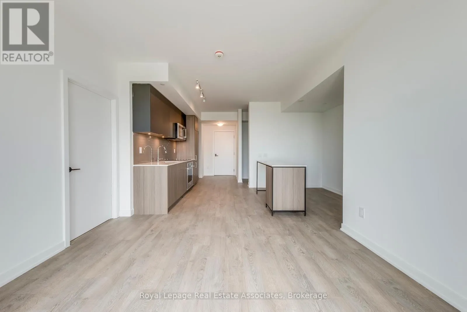 806 - 220 MISSINNIHE WAY