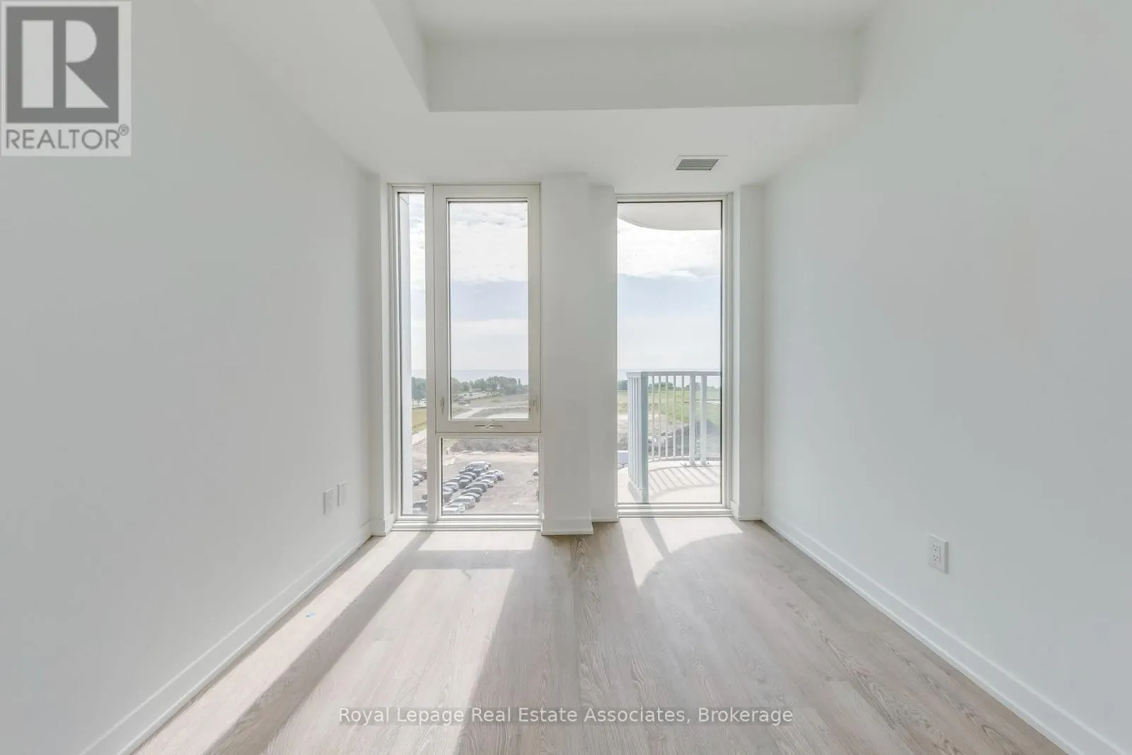 806 - 220 MISSINNIHE WAY