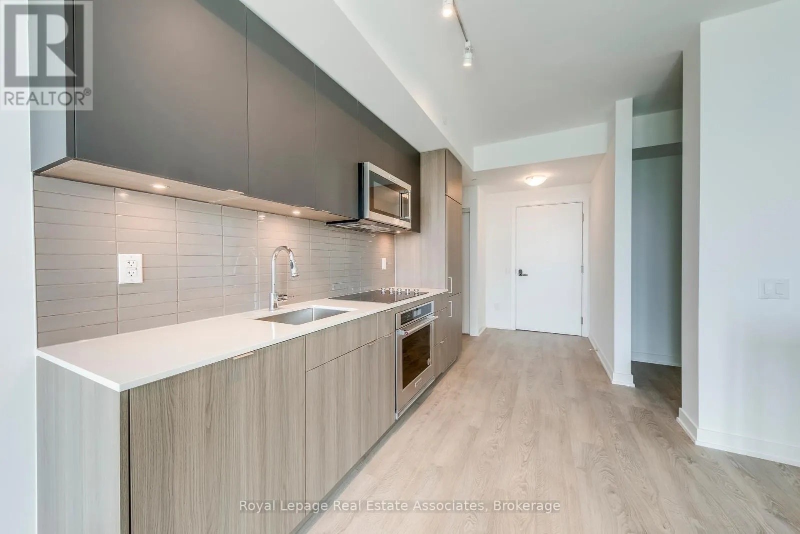 806 - 220 MISSINNIHE WAY