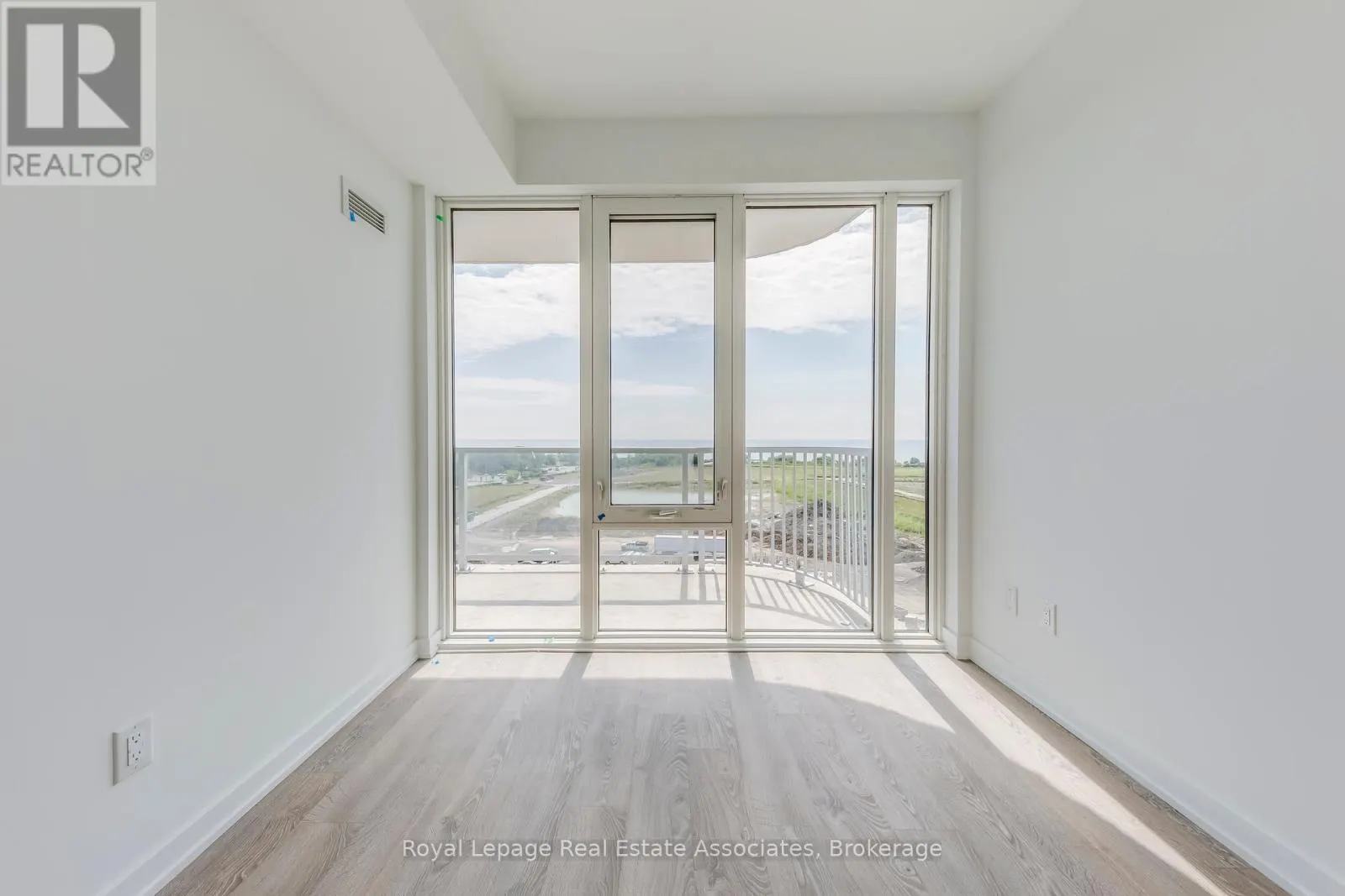 806 - 220 MISSINNIHE WAY
