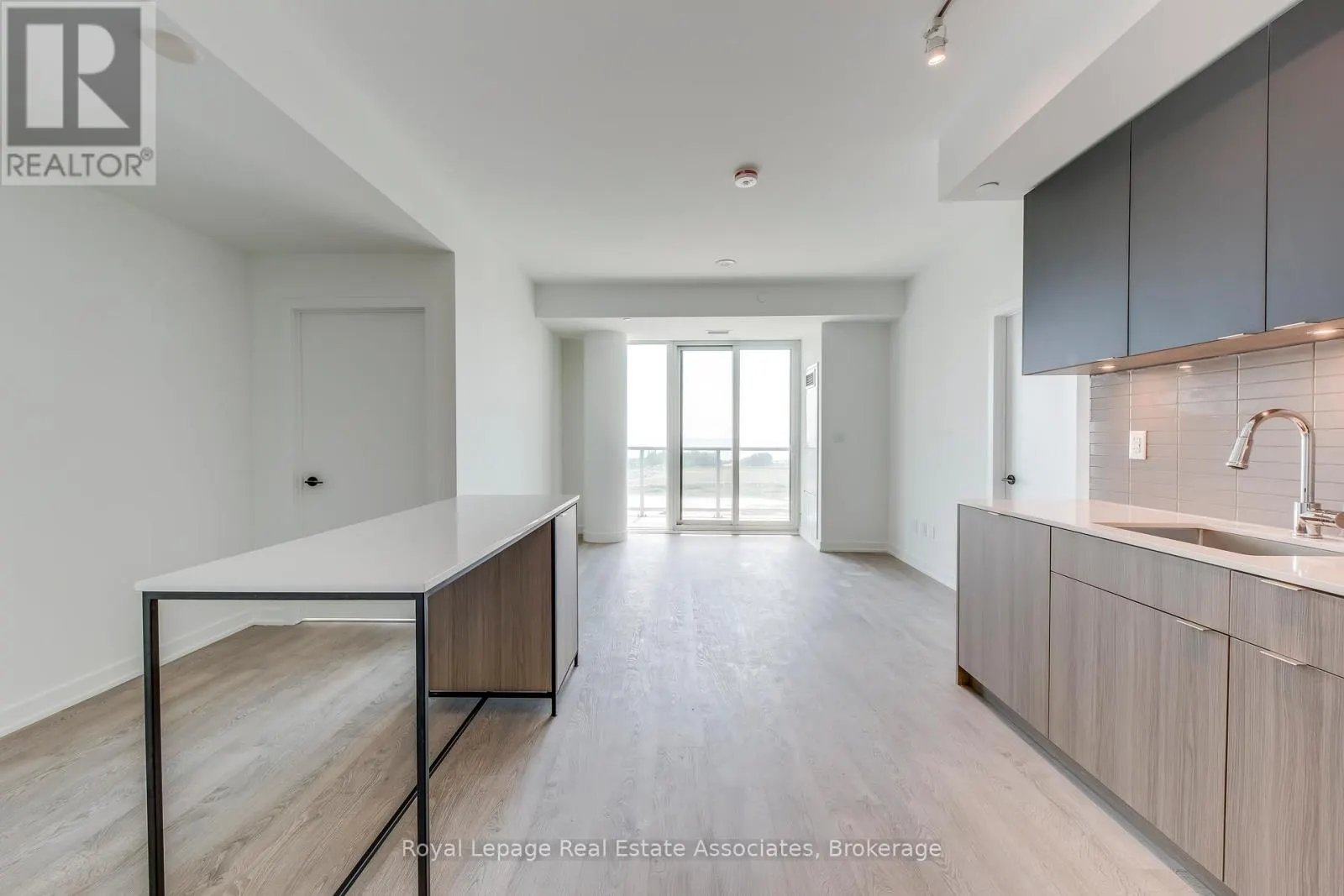 806 - 220 MISSINNIHE WAY