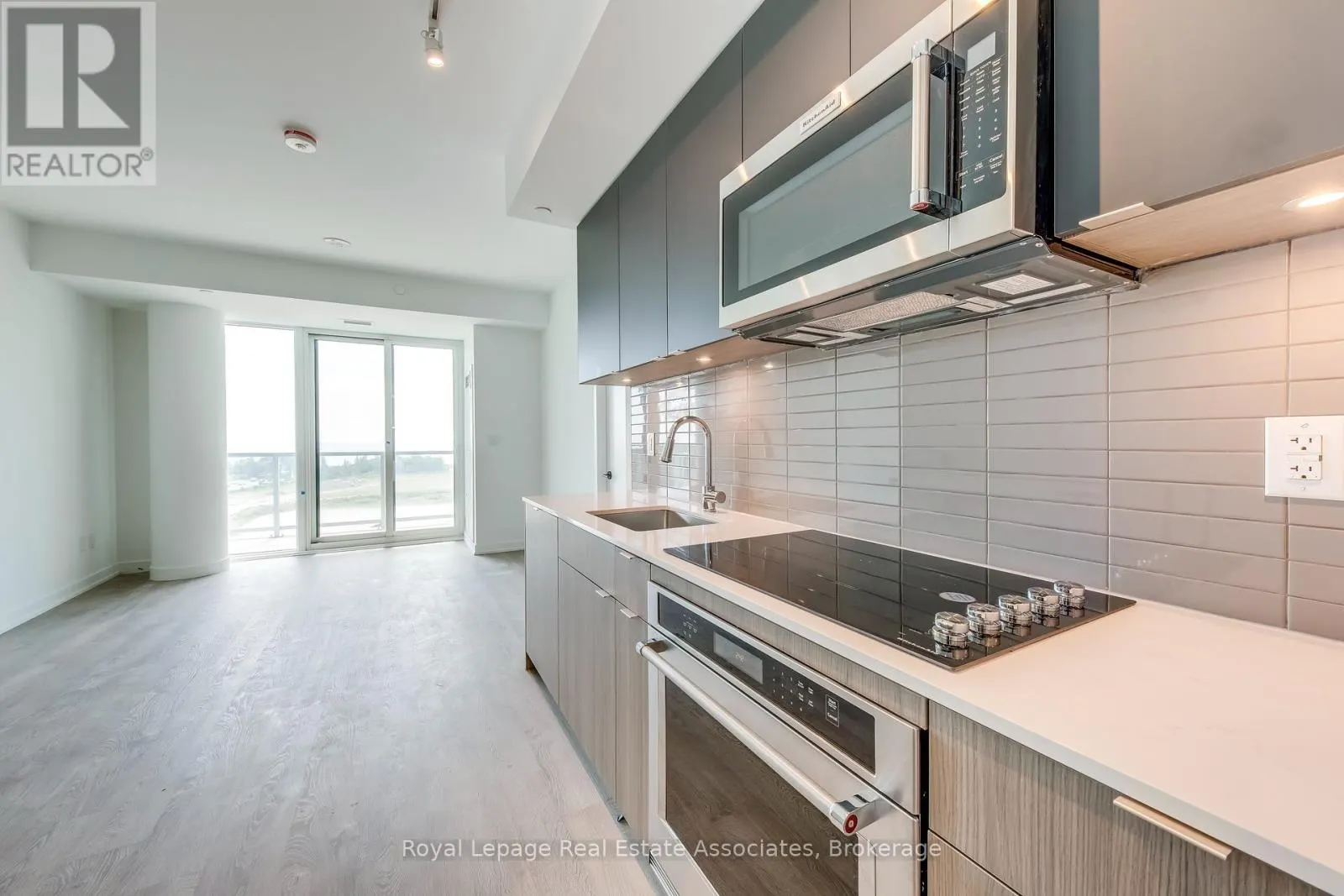 806 - 220 MISSINNIHE WAY