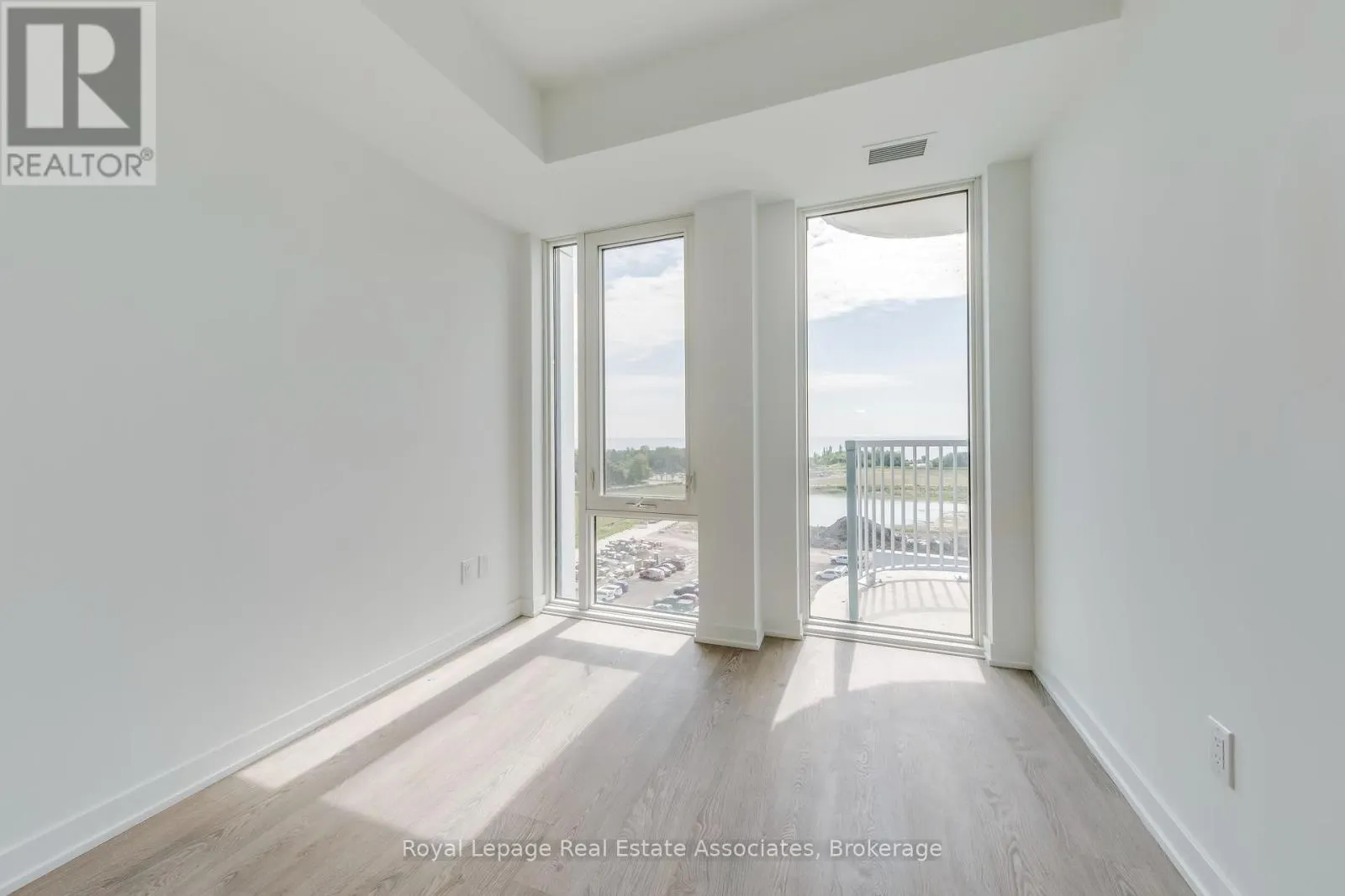 806 - 220 MISSINNIHE WAY