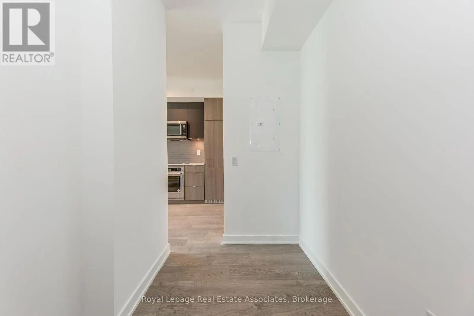806 - 220 MISSINNIHE WAY