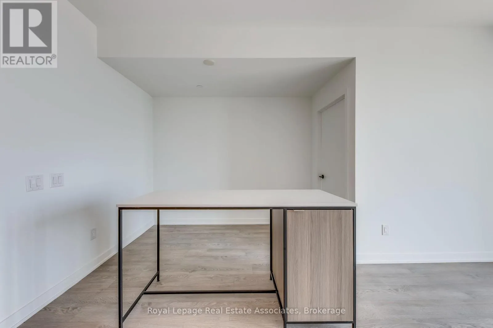 806 - 220 MISSINNIHE WAY