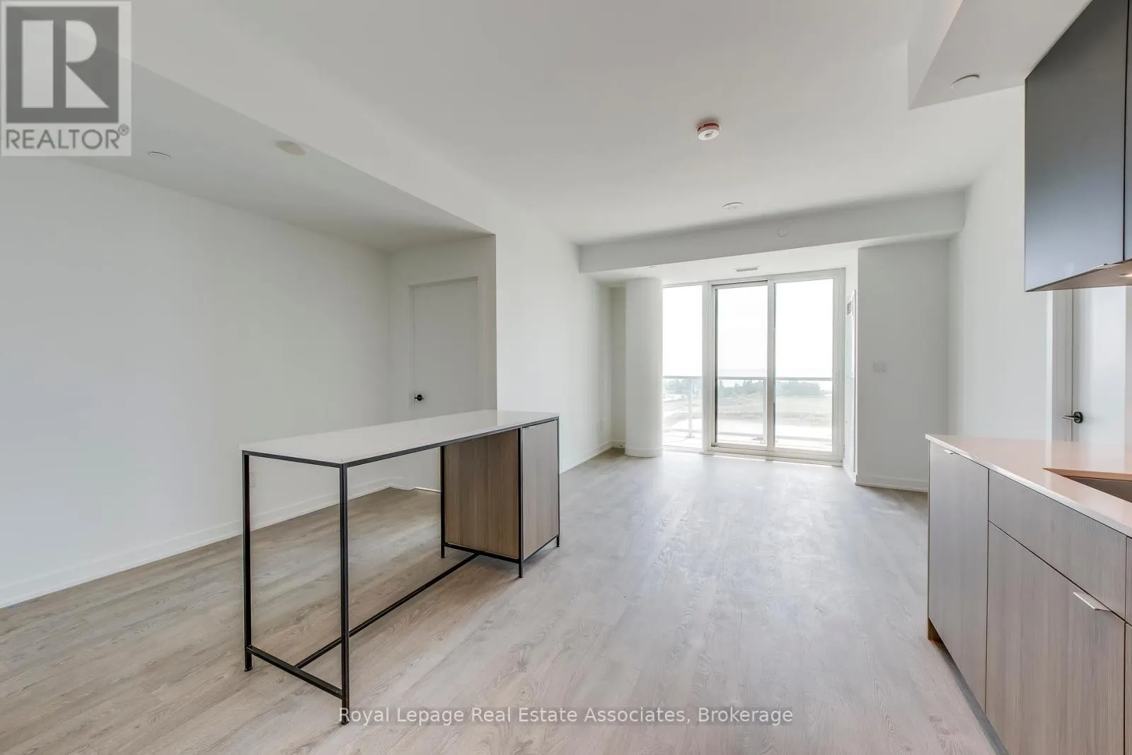 806 - 220 MISSINNIHE WAY