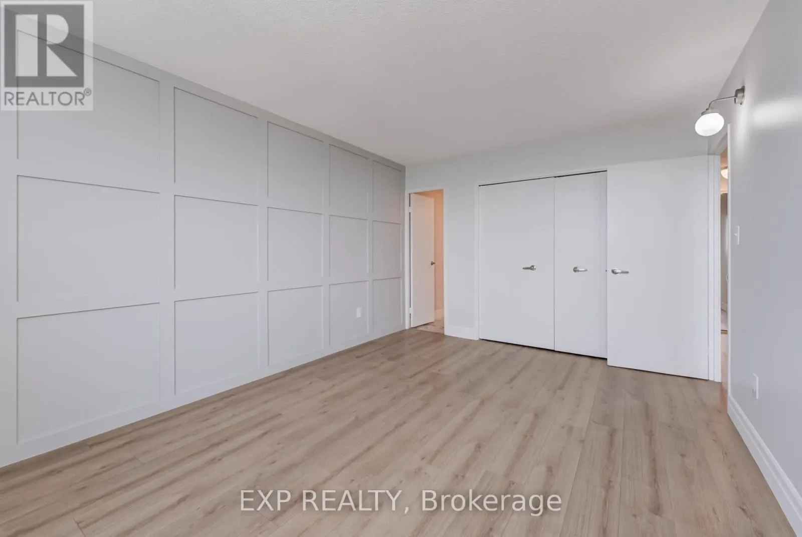 1812 - 270 SCARLETT ROAD