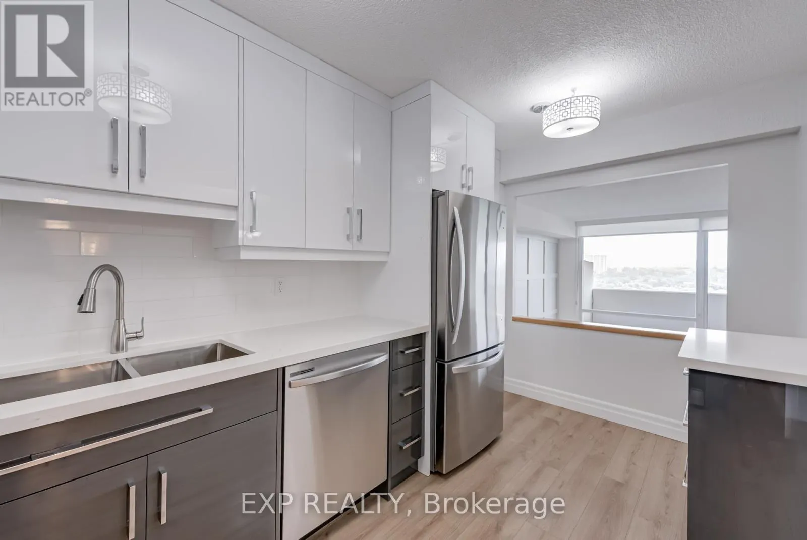1812 - 270 SCARLETT ROAD