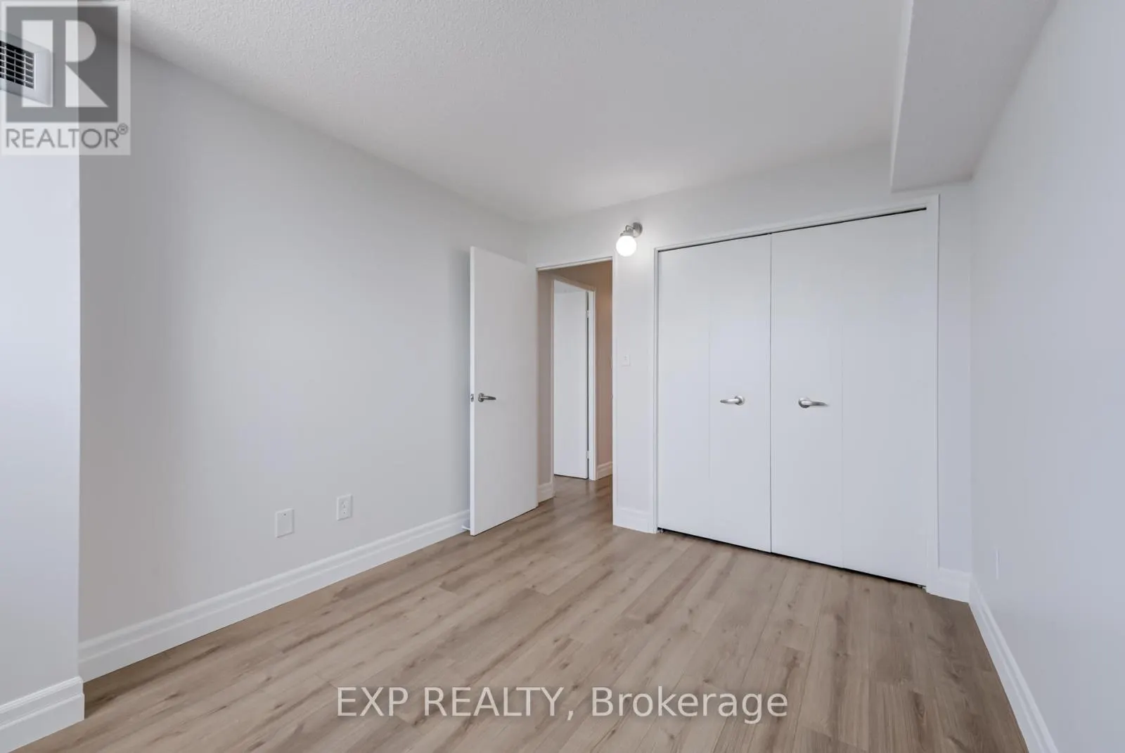 1812 - 270 SCARLETT ROAD