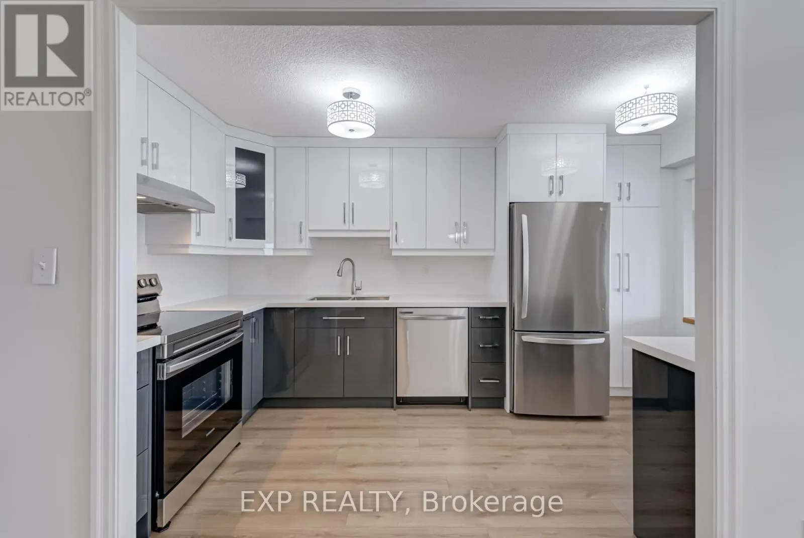 1812 - 270 SCARLETT ROAD