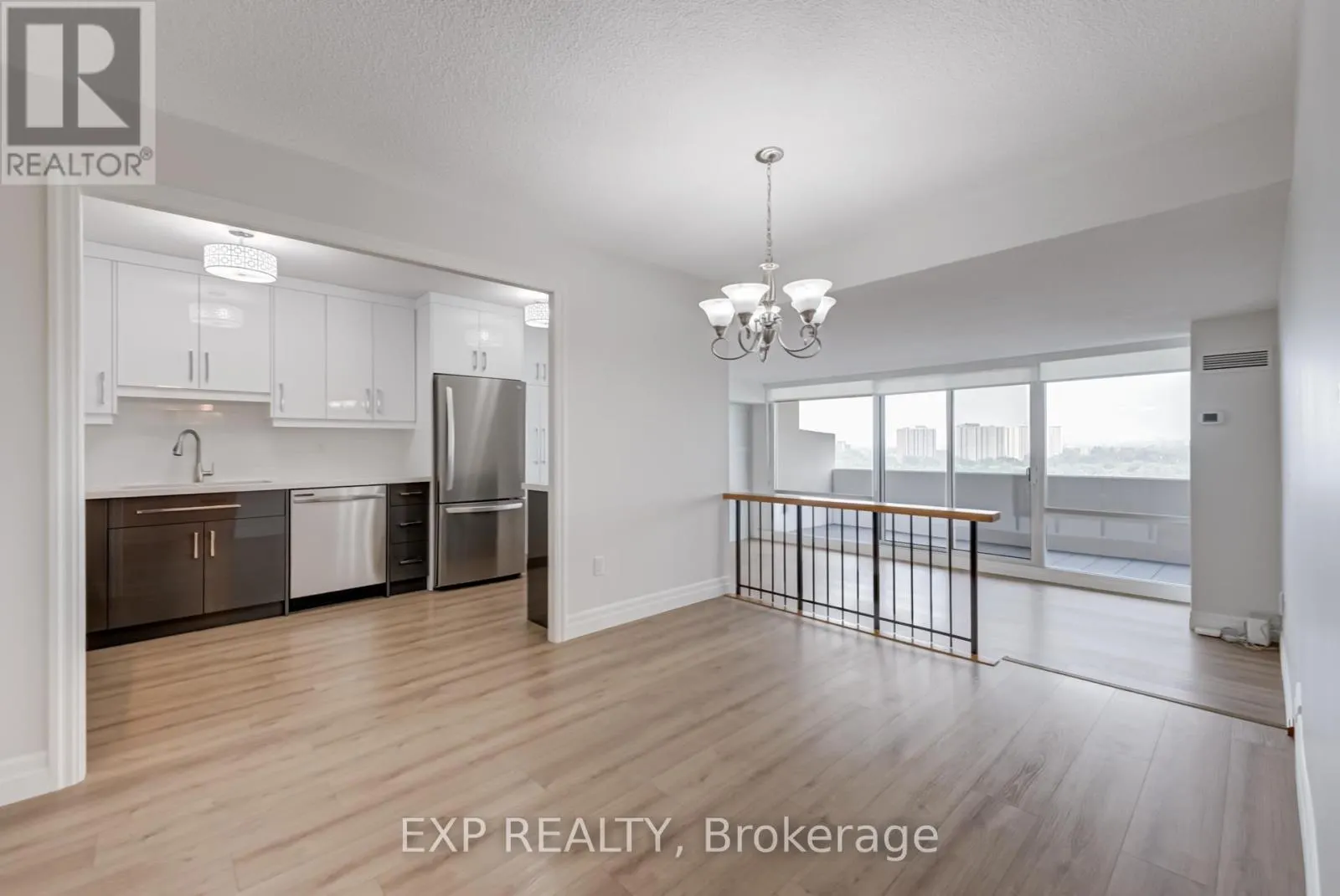 1812 - 270 SCARLETT ROAD