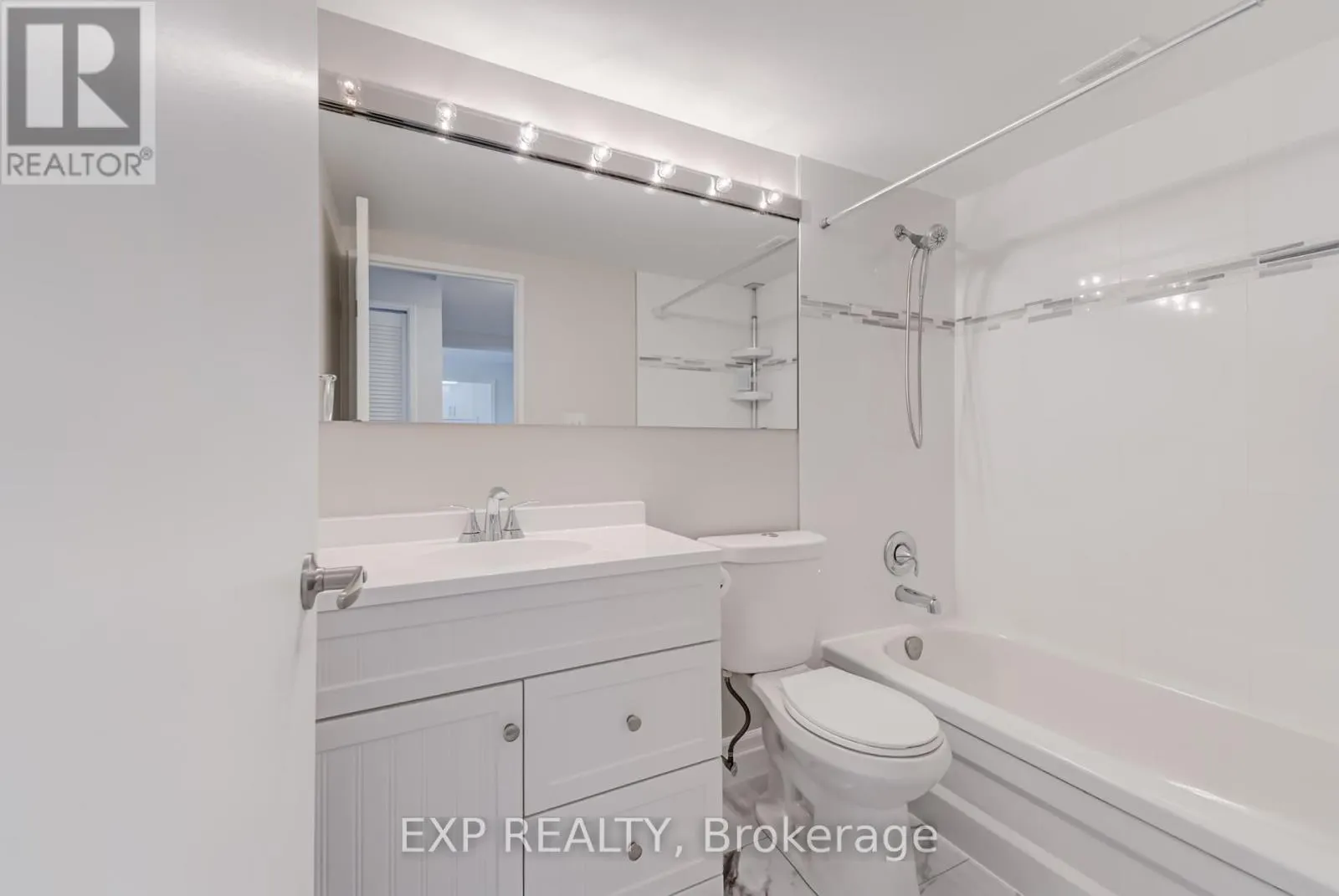 1812 - 270 SCARLETT ROAD