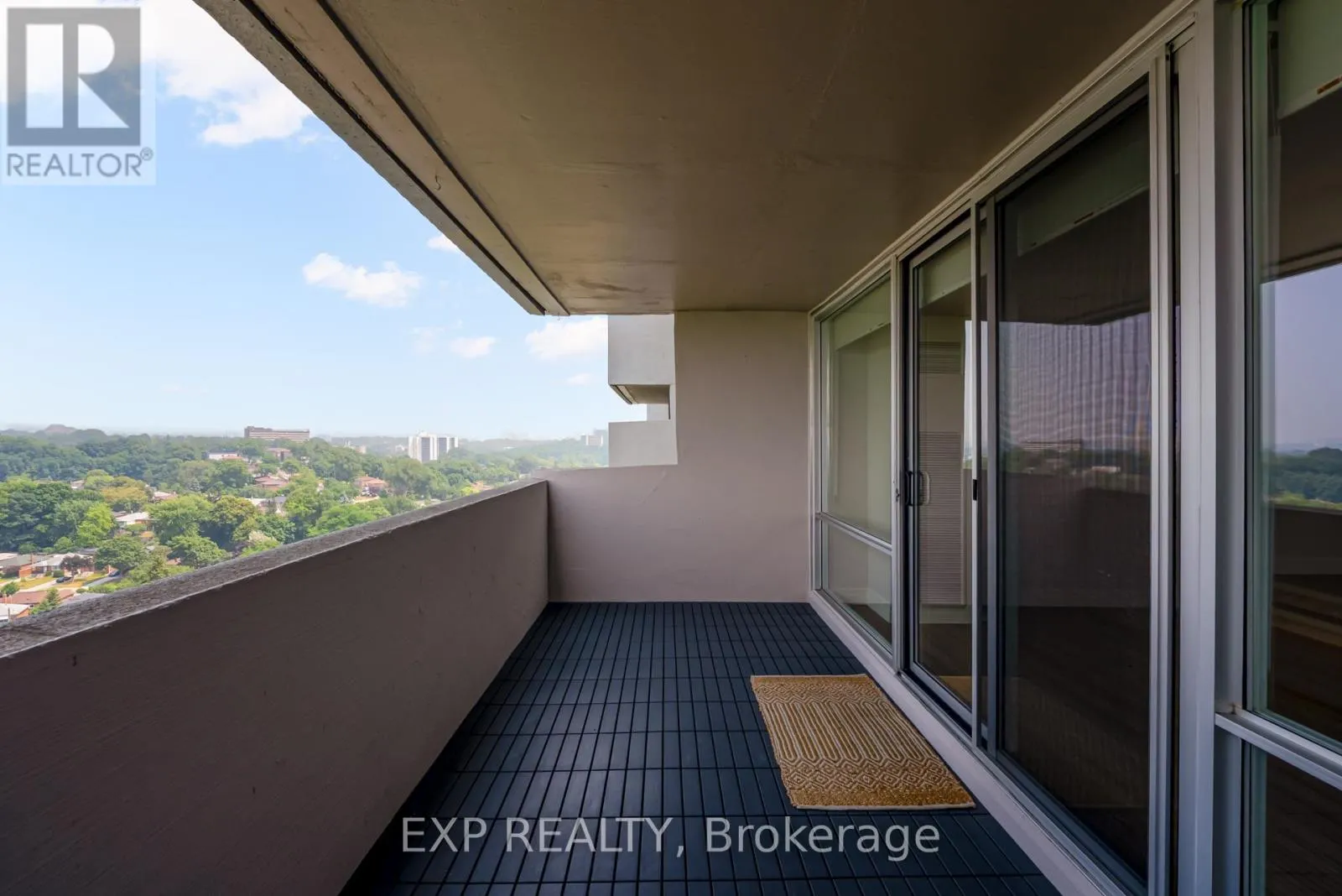 1812 - 270 SCARLETT ROAD