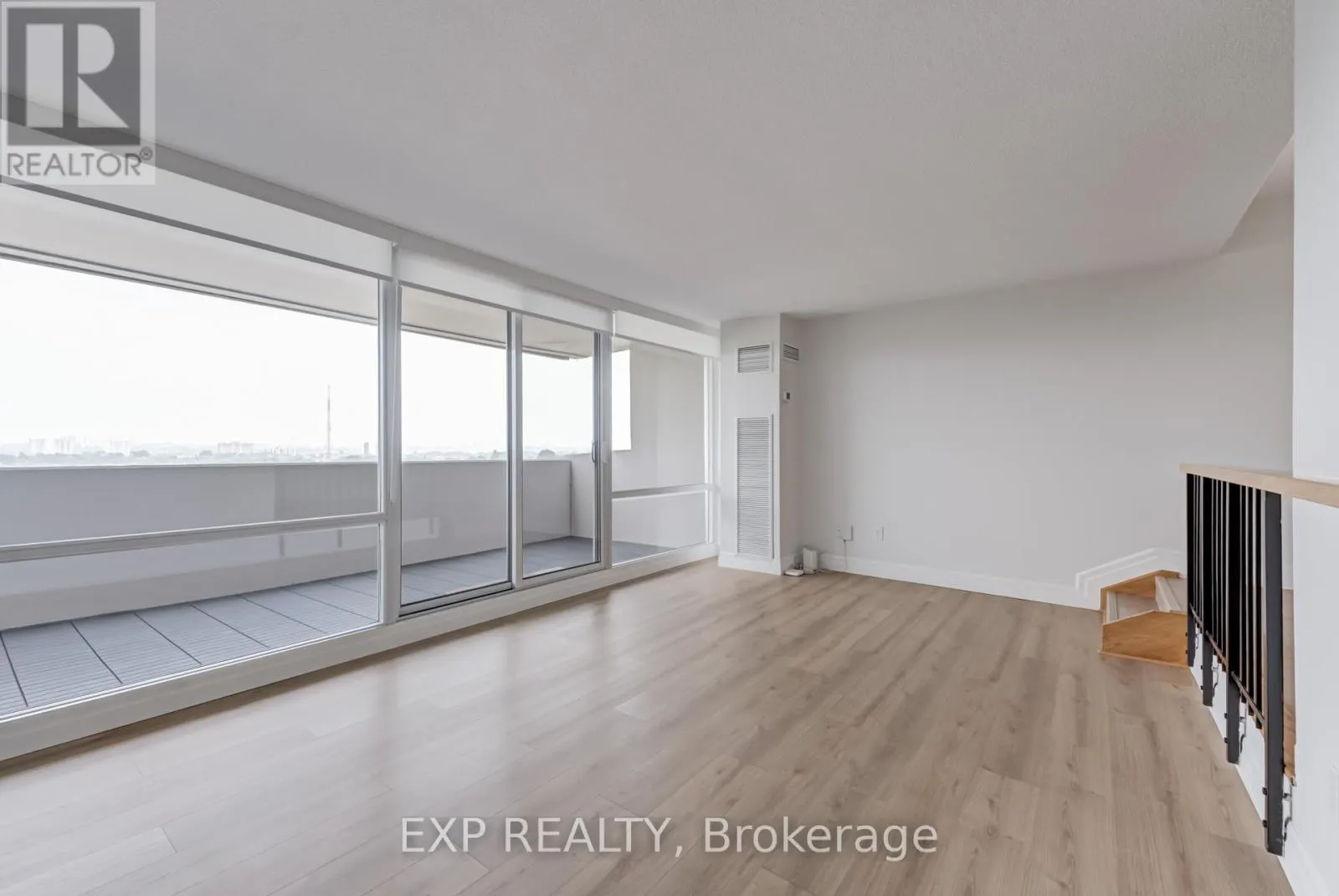 1812 - 270 SCARLETT ROAD