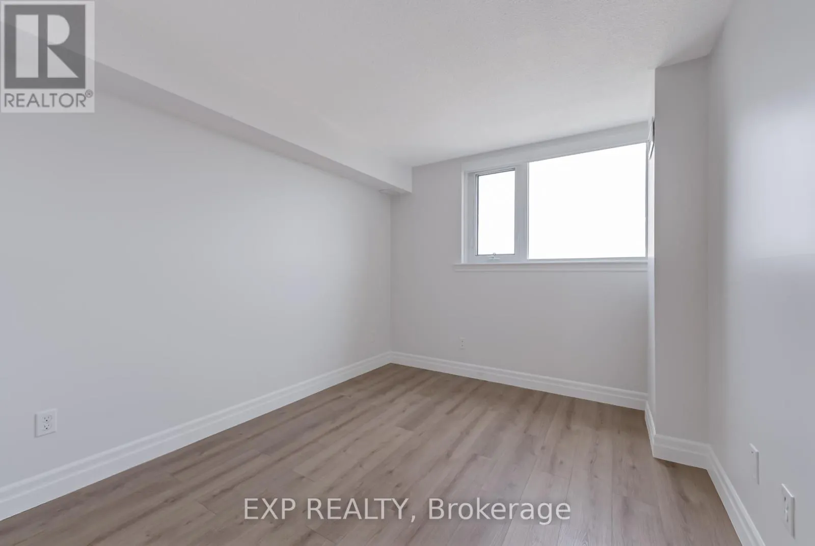1812 - 270 SCARLETT ROAD