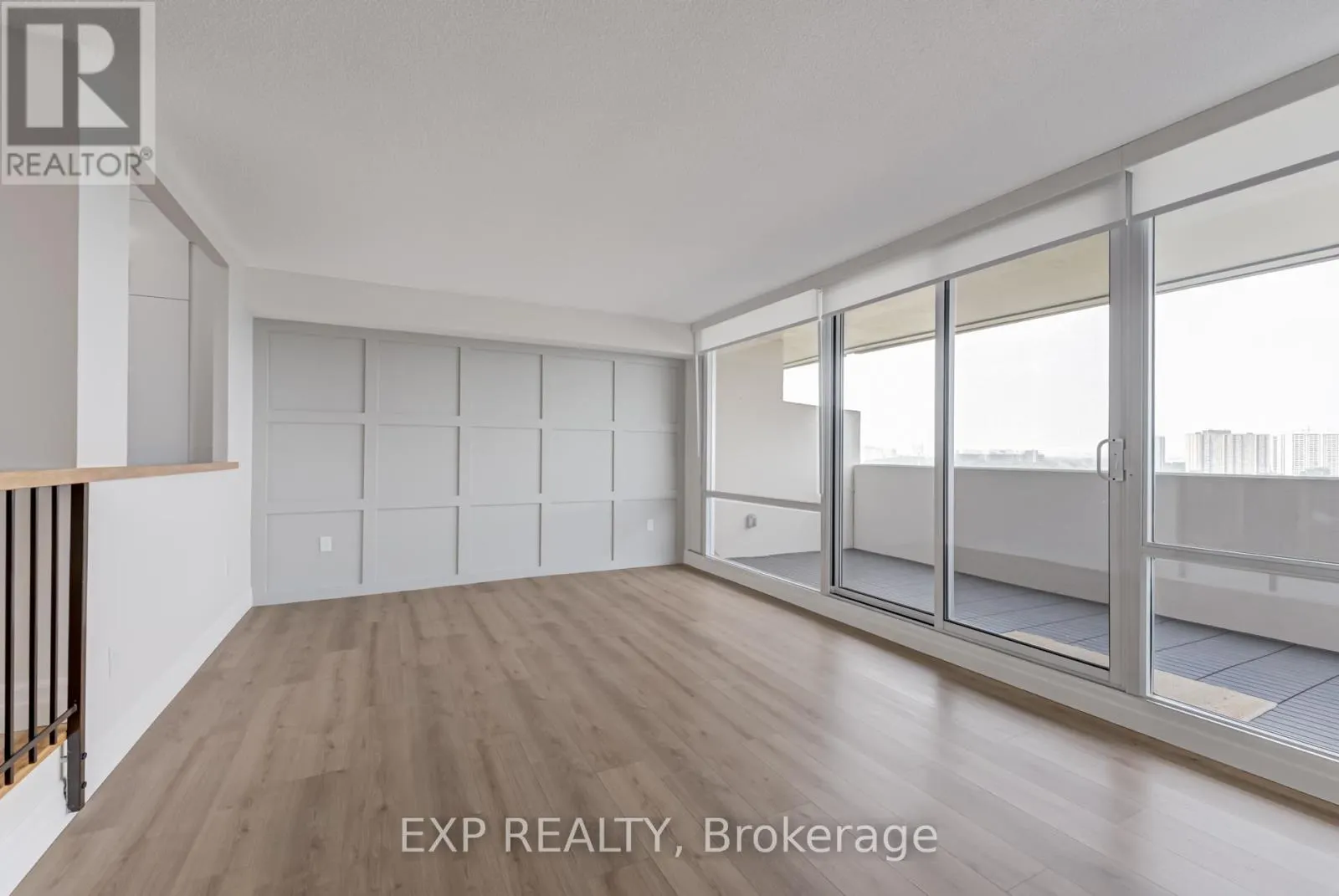 1812 - 270 SCARLETT ROAD