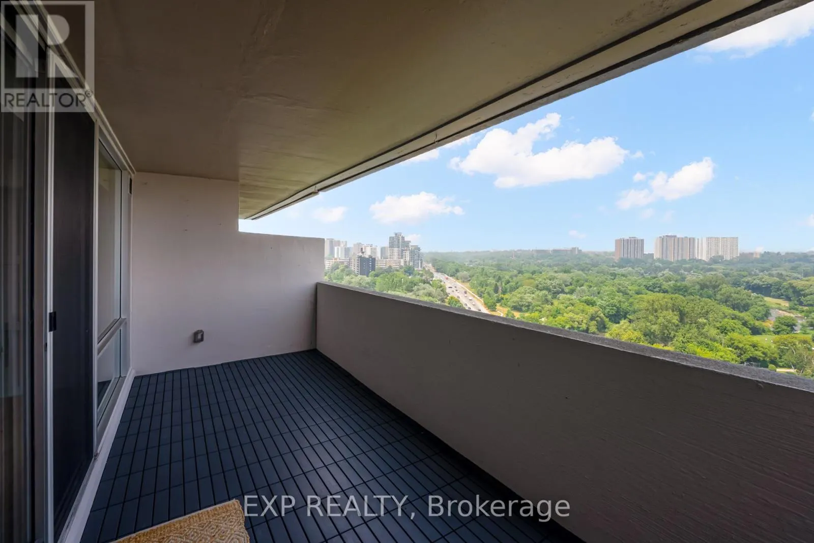 1812 - 270 SCARLETT ROAD