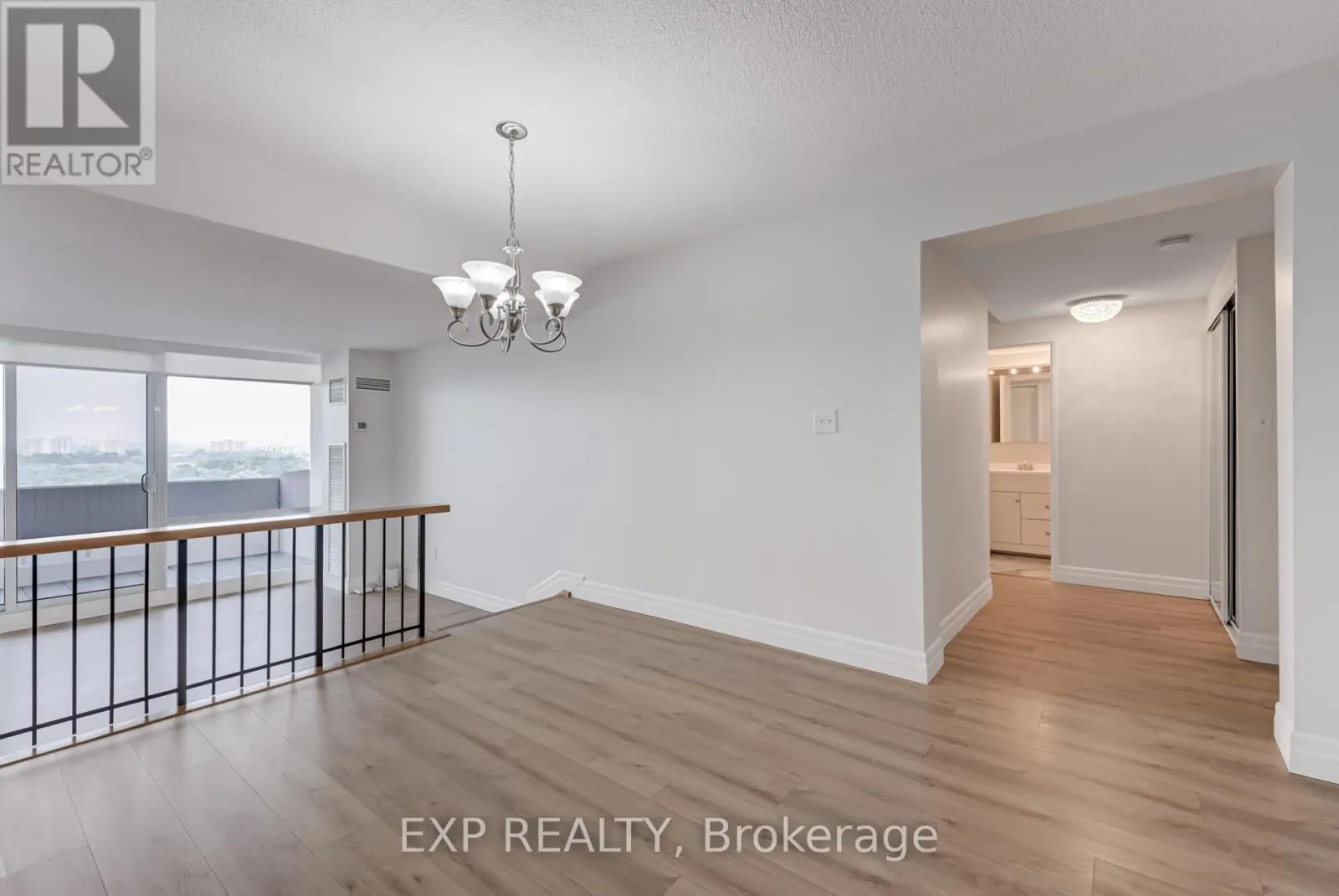 1812 - 270 SCARLETT ROAD