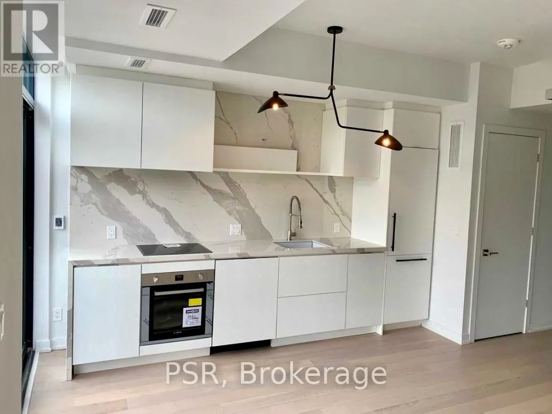 205 - 35 WABASH AVENUE