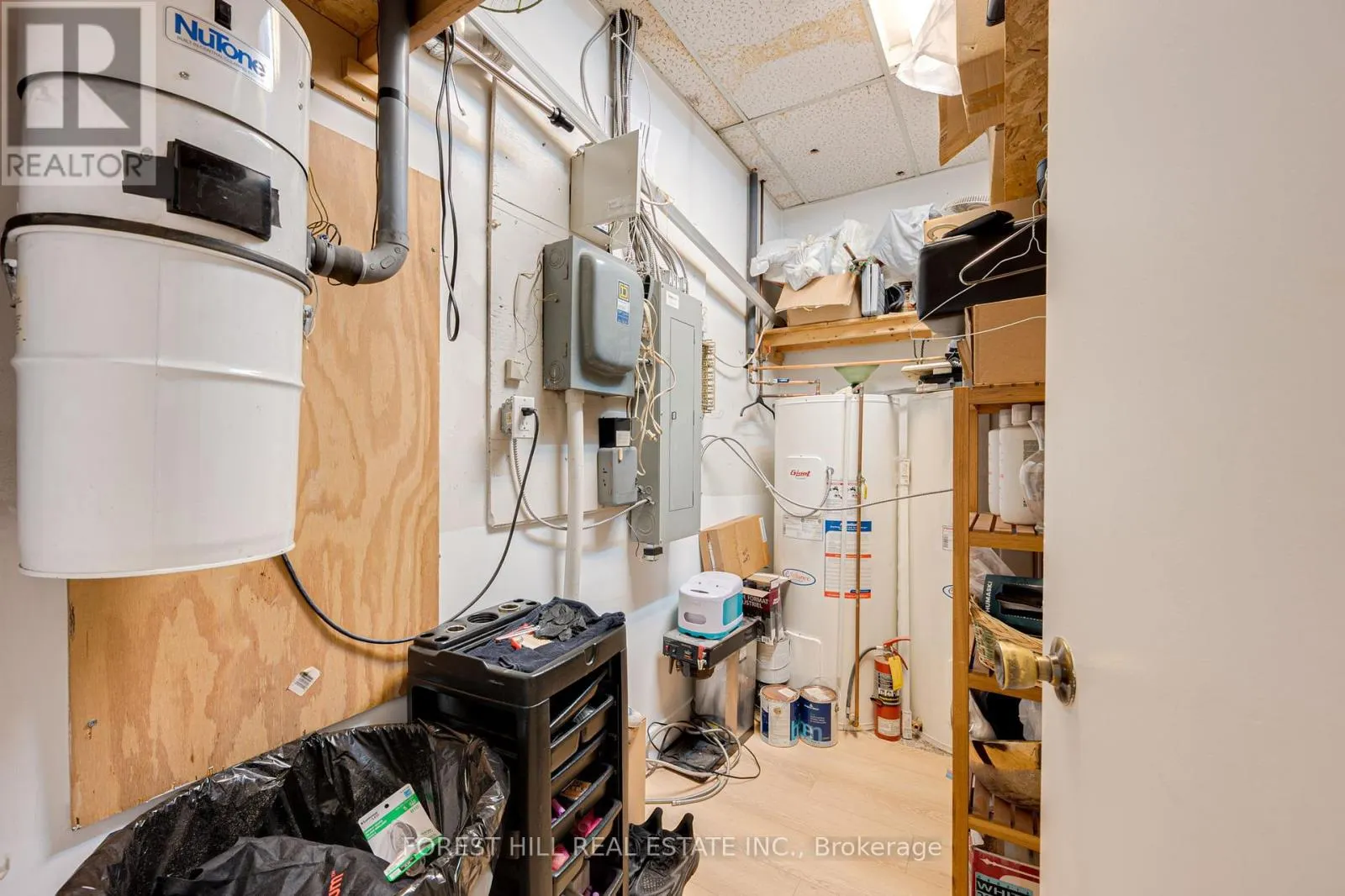 3 - 49 MISSISSAUGA ROAD N