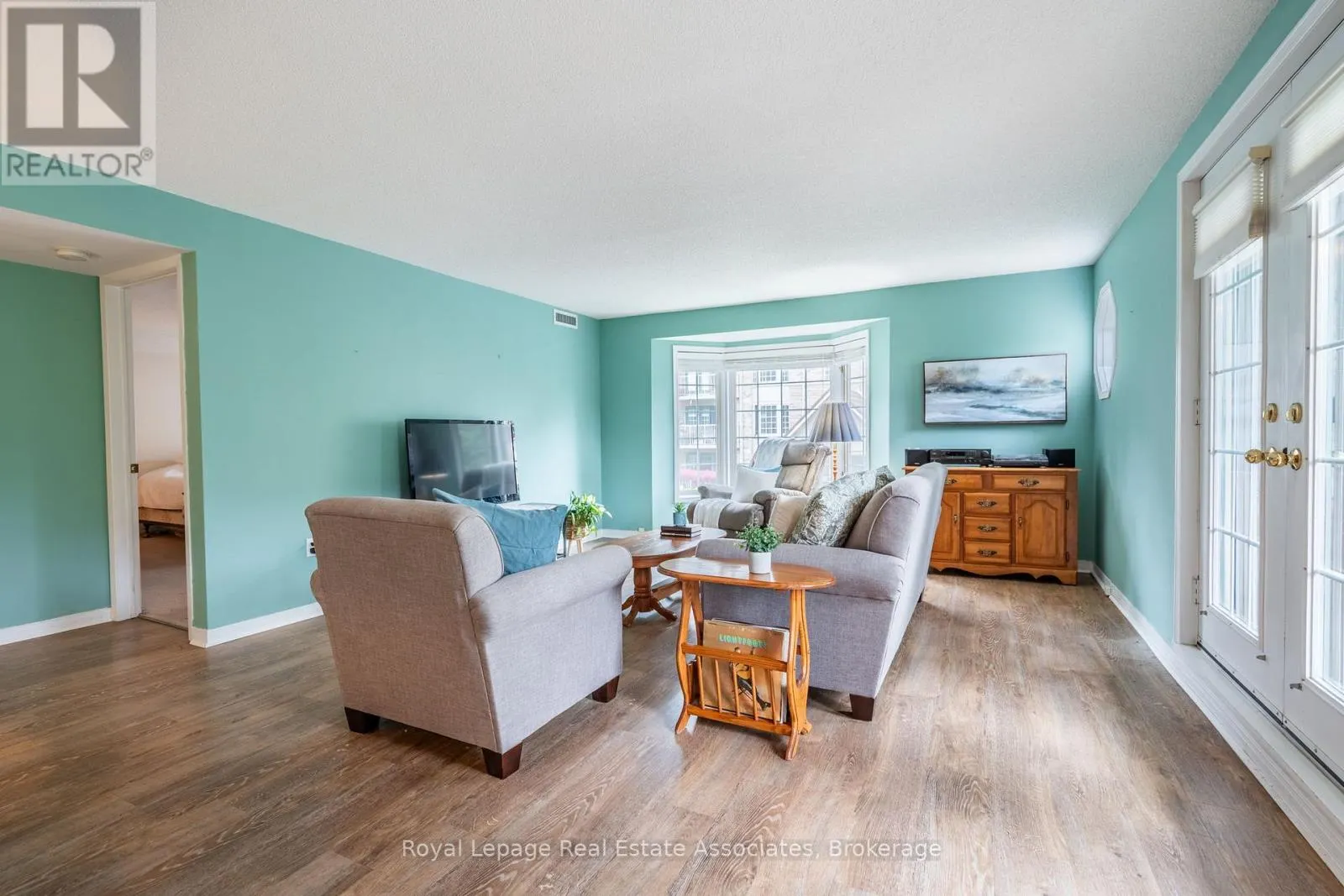 B208 - 216 PLAINS ROAD W