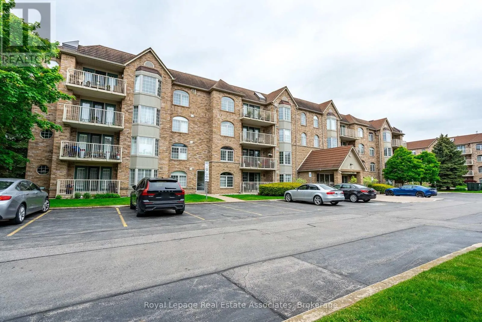 B208 - 216 PLAINS ROAD W