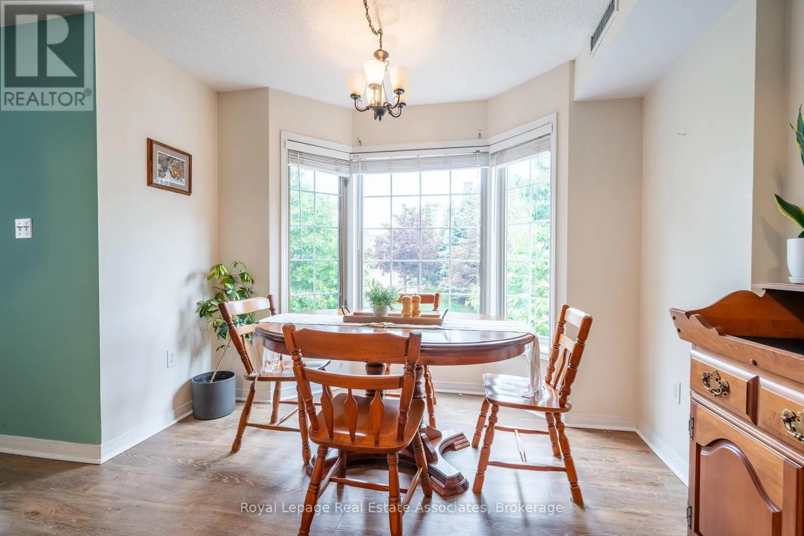 B208 - 216 PLAINS ROAD W
