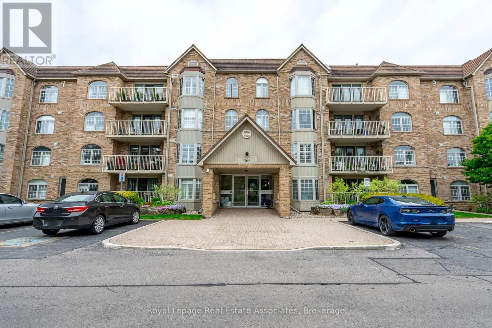 B208 - 216 PLAINS ROAD W