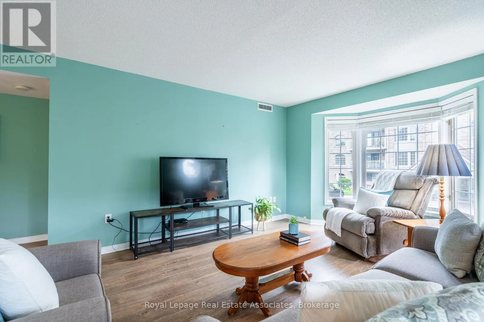 B208 - 216 PLAINS ROAD W