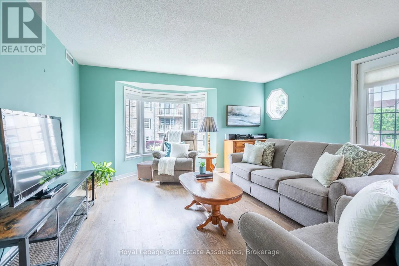 B208 - 216 PLAINS ROAD W