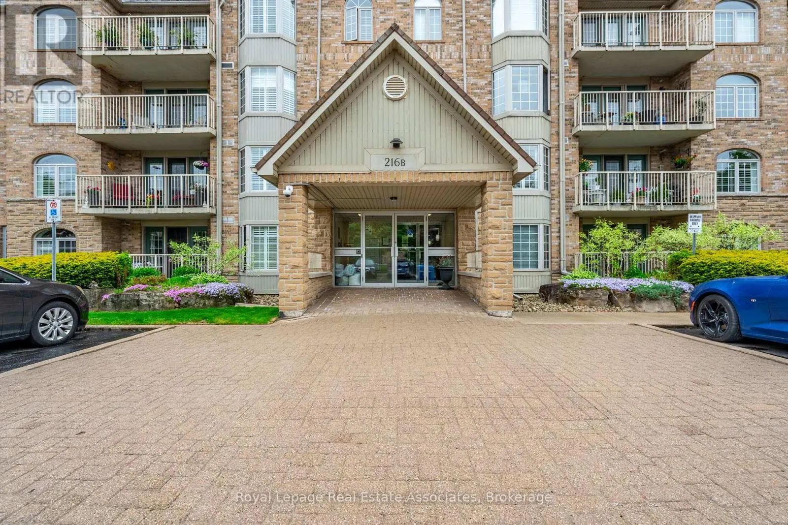 B208 - 216 PLAINS ROAD W