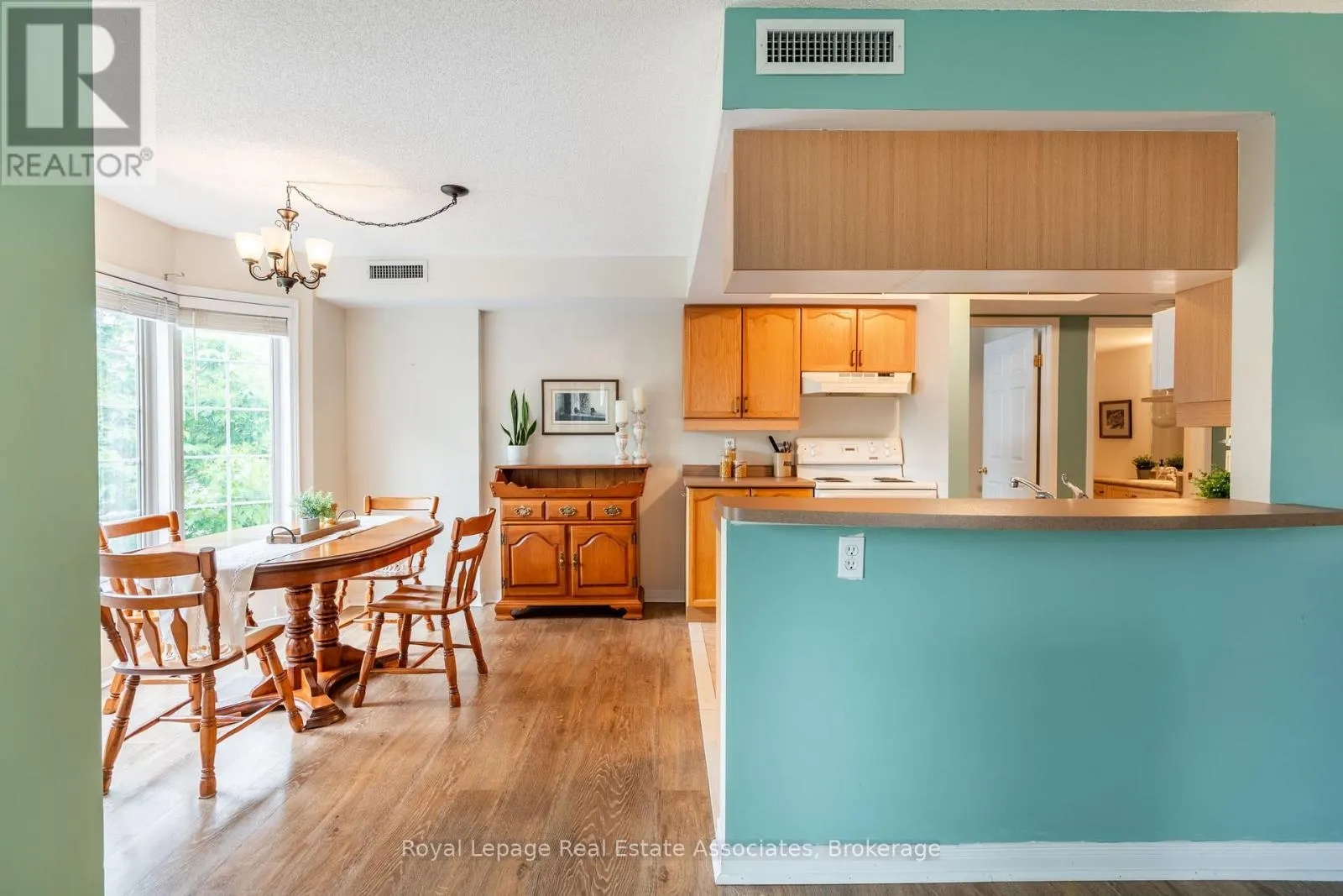 B208 - 216 PLAINS ROAD W