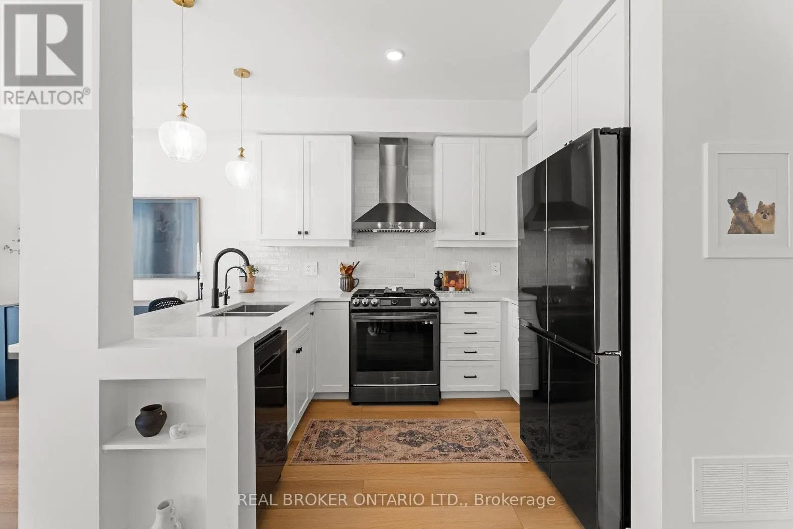 22 - 690 BROADWAY