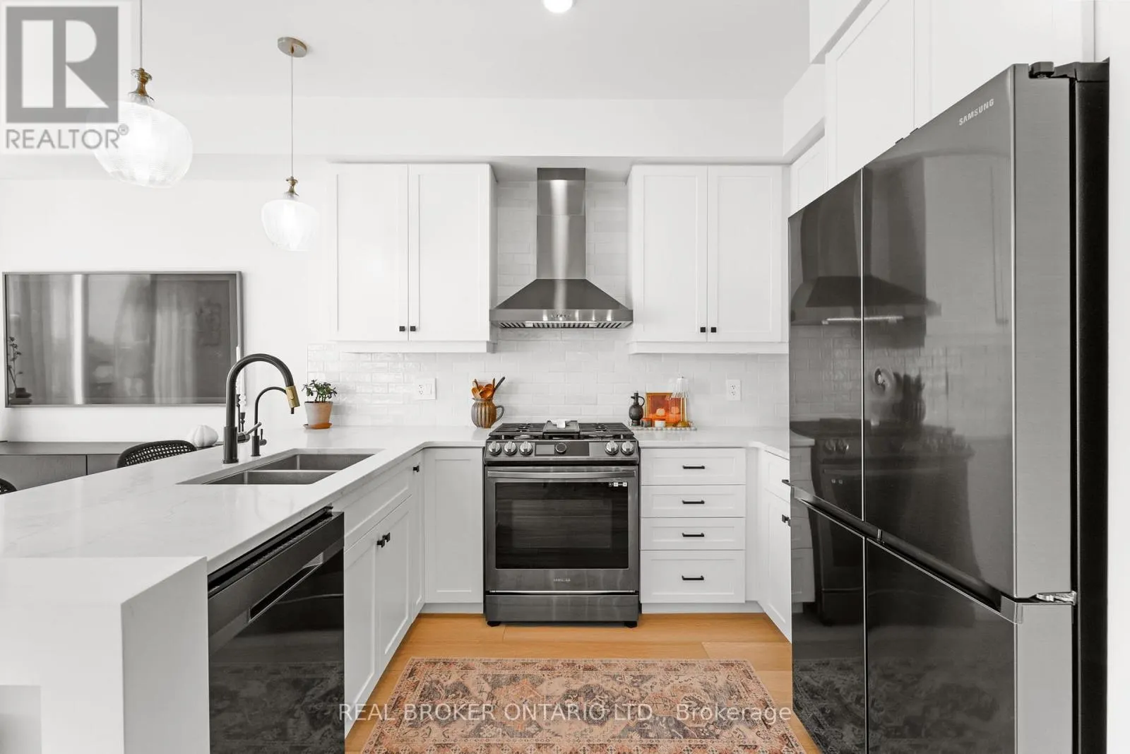 22 - 690 BROADWAY