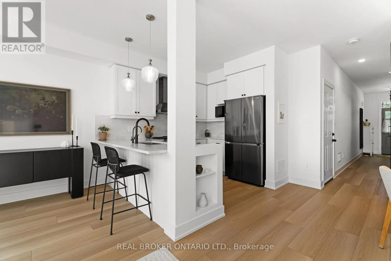 22 - 690 BROADWAY