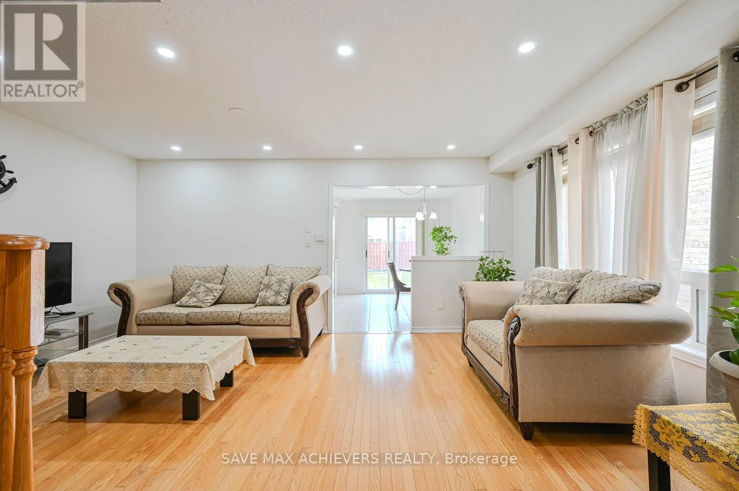 21 RIVERPLACE CRESCENT