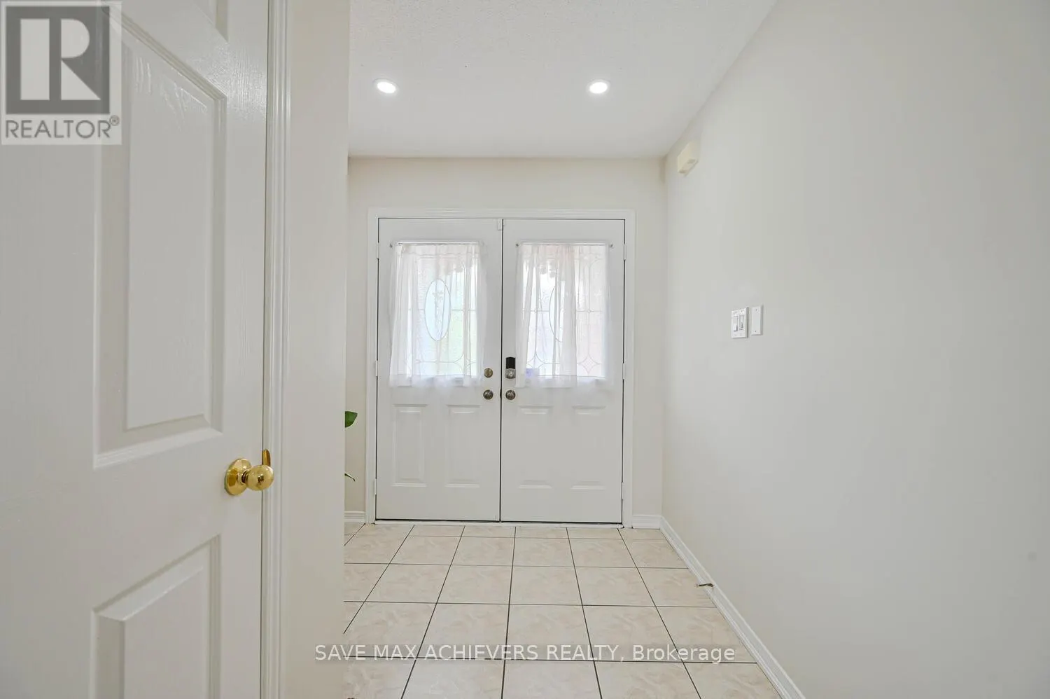 21 RIVERPLACE CRESCENT